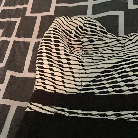 Skirt XS. Preloved. Stretch material. - Picture 3 of 9